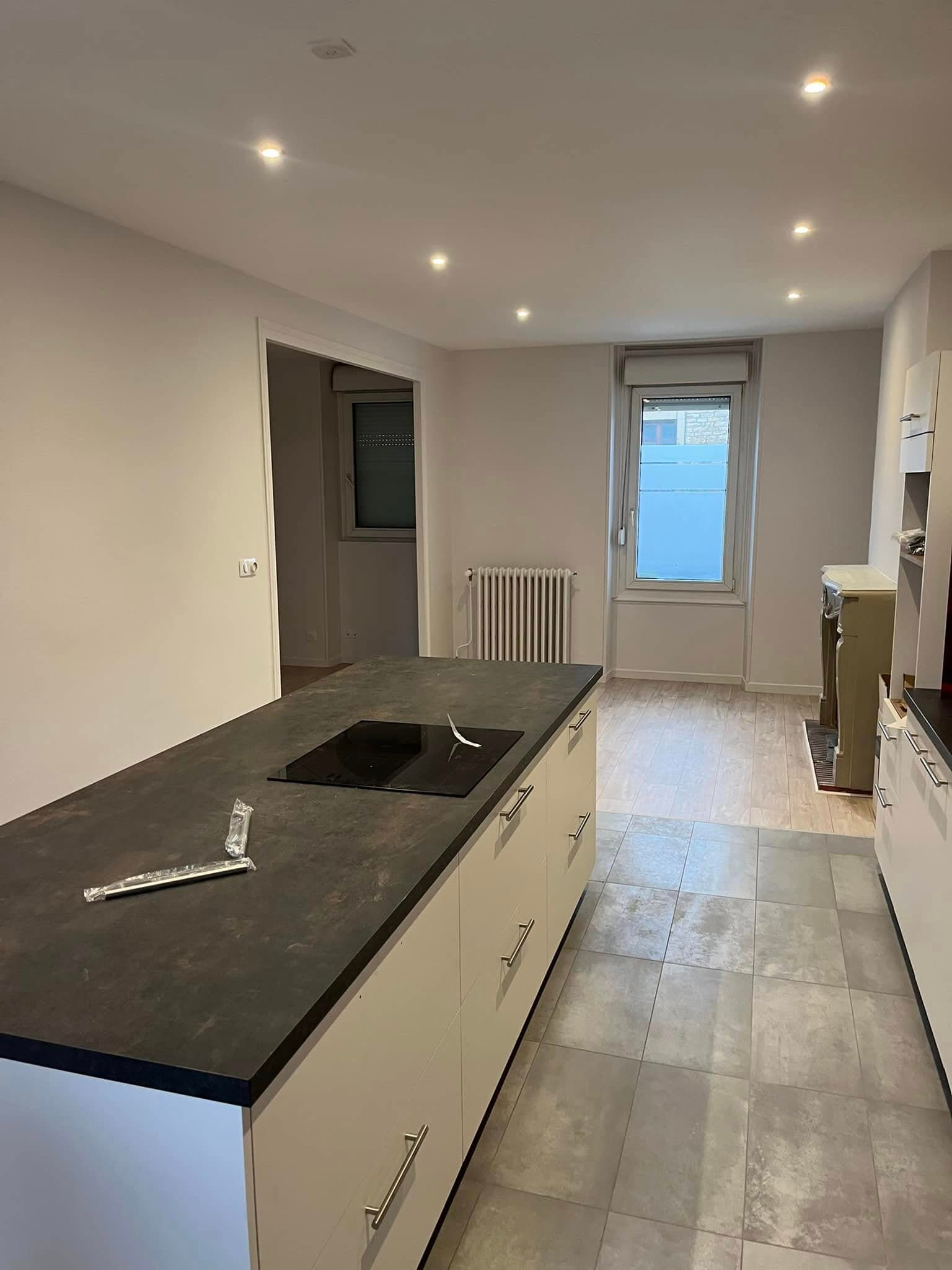Rénovation et peinture des murs d'une cuisine à Dijon après
